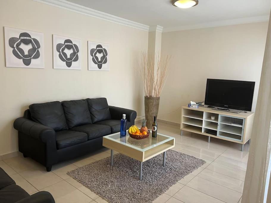אדחה 33 Pleasures Del Duque Apartment מראה חיצוני תמונה