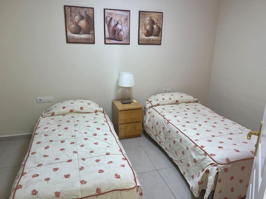 אדחה 33 Pleasures Del Duque Apartment מראה חיצוני תמונה