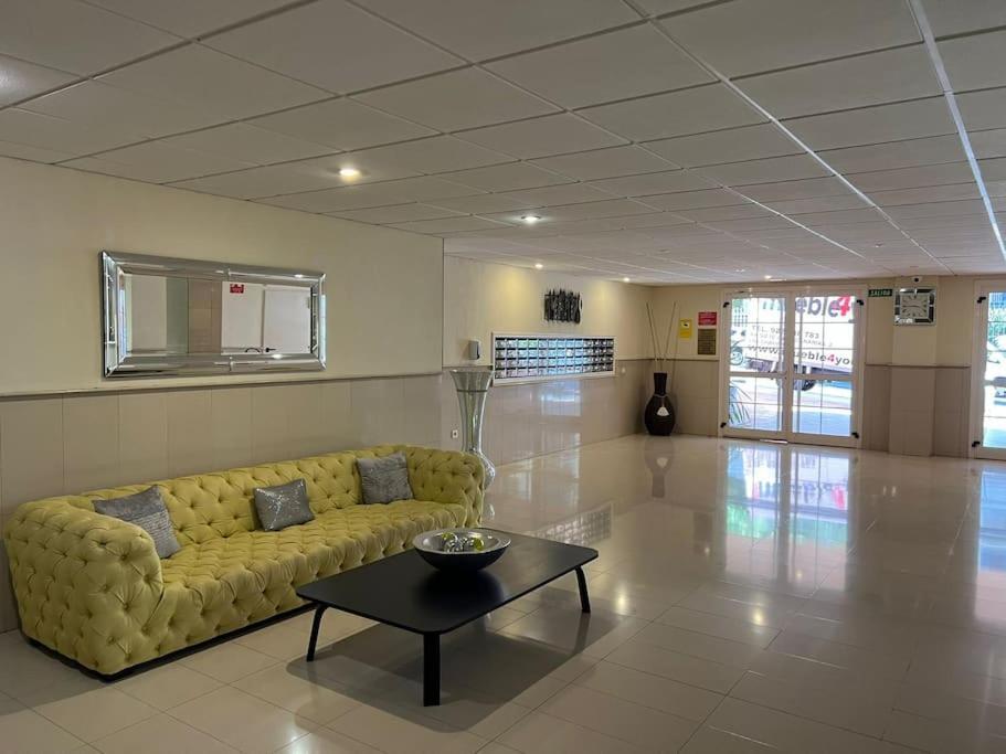 אדחה 33 Pleasures Del Duque Apartment מראה חיצוני תמונה