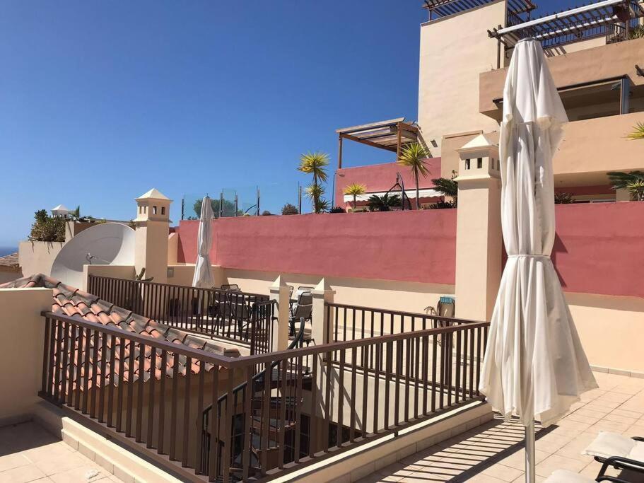אדחה 33 Pleasures Del Duque Apartment מראה חיצוני תמונה