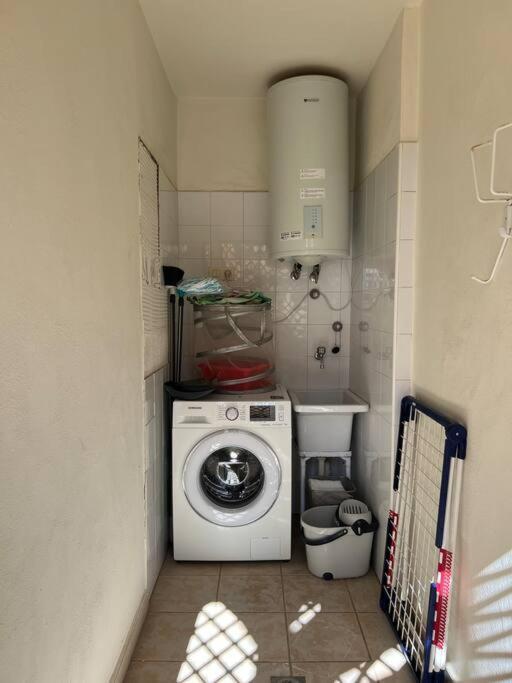 אדחה 33 Pleasures Del Duque Apartment מראה חיצוני תמונה