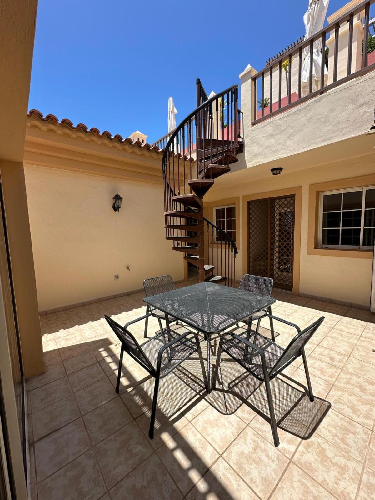 אדחה 33 Pleasures Del Duque Apartment מראה חיצוני תמונה